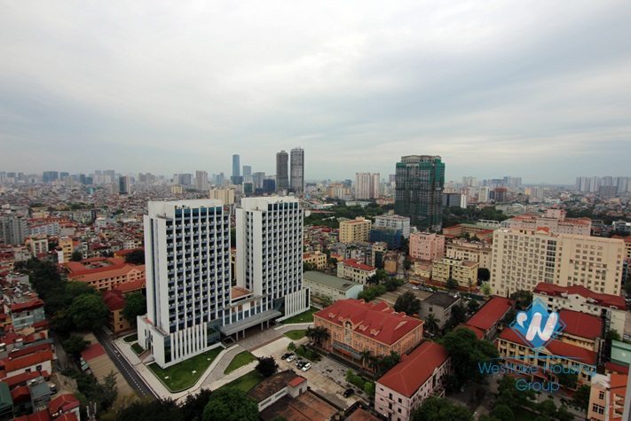 High floor apartment waiting to be furnished in Cau Giay district, Ha Noi